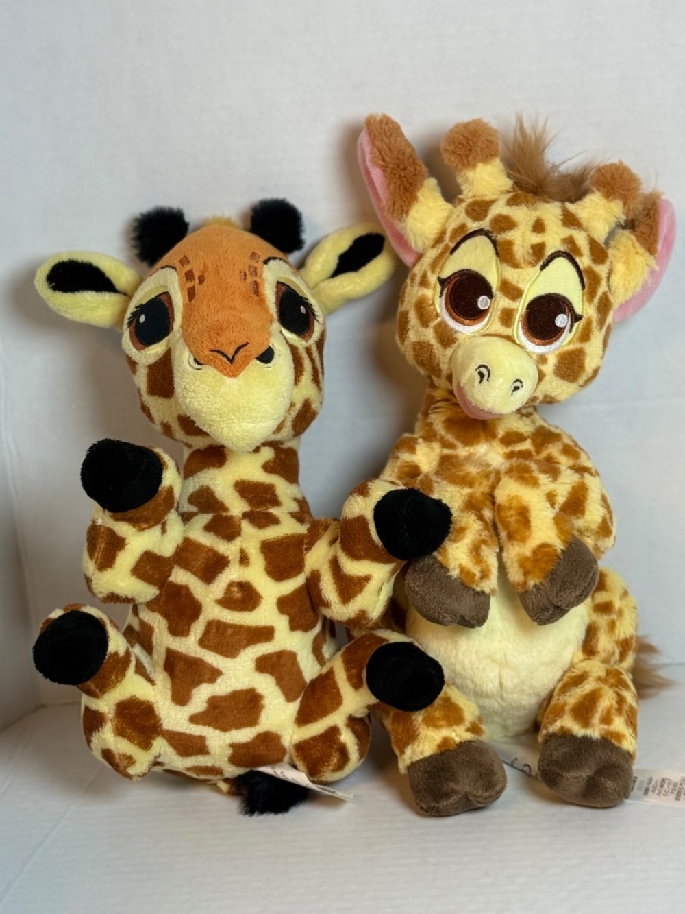 Disney The lion King baby giraffes plush 11in bundle